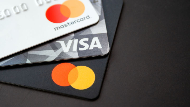 Mastercard ve Visa, İngiltere tarihinin en büyük tazminat davasıyla karşı karşıya mastercard-visa