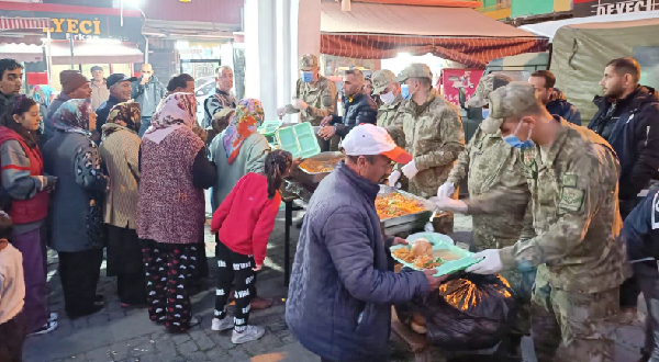 Felakette umut olanlar: "İyi ki varsınız..." Felakette umut olanlar: "İyi ki varsınız..."