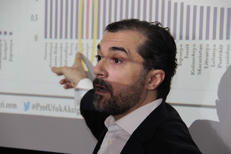 "Giden gitsin" diyemeyiz, hepimiz bir diğerimize bağlıyız "Giden gitsin" diyemeyiz, hepimiz bir diğerimize bağlıyız