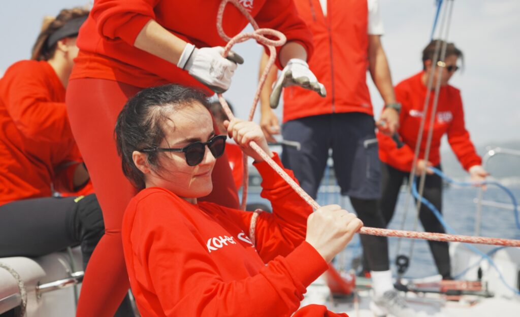 Biz yarıştık, her deniz mili kızlarımıza burs oldu... Biz yarıştık, her deniz mili kızlarımıza burs oldu...