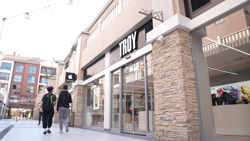 Troy, Sakarya Cadde 54'deki yeni mağazasını açıyor Troy, Sakarya Cadde 54'deki yeni mağazasını açıyor