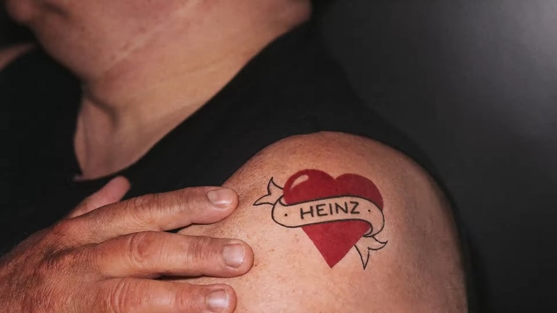 Heinz, severlerine aşk şarkısı yazdı Heinz, severlerine aşk şarkısı yazdı