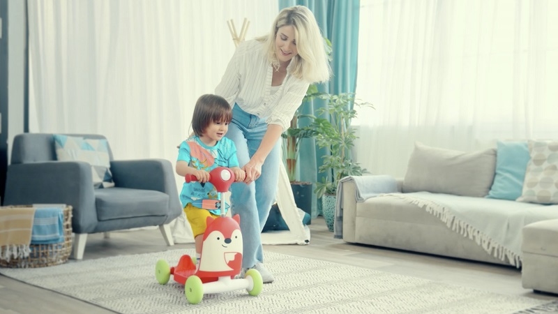 "Hayatın merkezindeki miniklere" "Hayatın merkezindeki miniklere"