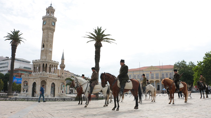 Vakıfbank'tan Cumhuriyetin 100. yılına saygı duruşu Vakıfbank'tan Cumhuriyetin 100. yılına saygı duruşu