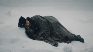 100 yıl önce karların üstünde uyuyanlara saygı duruşu