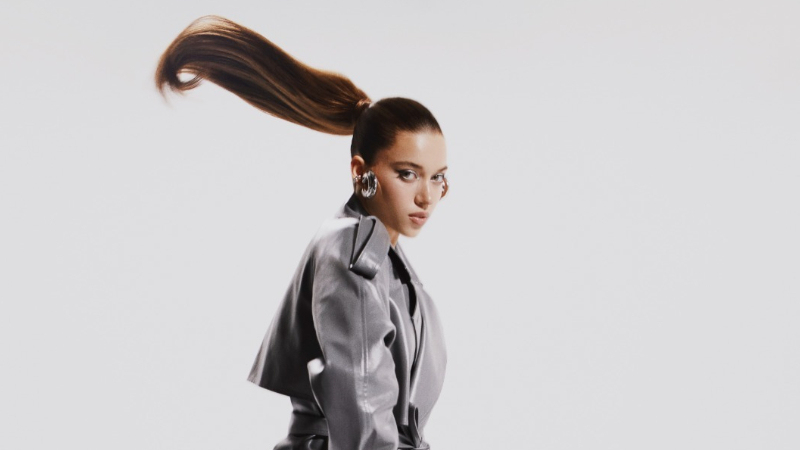 Afra Saraçoğlu DeFacto ile kamera karşısında Afra Saraçoğlu DeFacto ile kamera karşısında