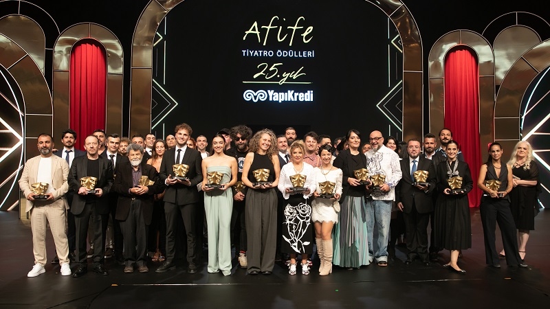 Yapı Kredi Afife Tiyatro Ödülleri 25. kez sahiplerini buldu Yapı Kredi Afife Tiyatro Ödülleri 25. kez sahiplerini buldu