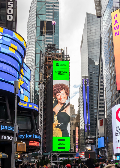 "Cumhuriyet'in Divası" New York Times Square’de! | Son 24 saatin gündemi "Cumhuriyet'in Divası" New York Times Square’de! | Son 24 saatin gündemi