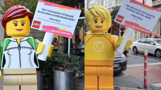 Dev LEGO® minifigürleri kızlara ilham vermek için sokağa çıktı!