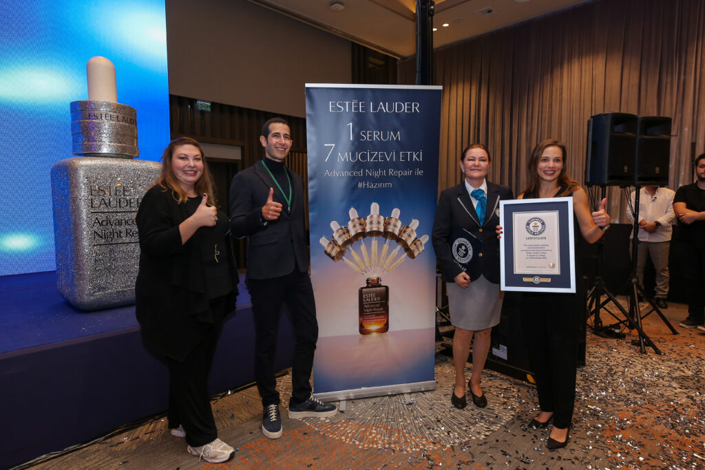 Estée Lauder Türkiye, ikonik ürünü Advanced Night Repair ile Guinness Dünya Rekoruna imza attı Estée Lauder Türkiye, ikonik ürünü Advanced Night Repair ile Guinness Dünya Rekoruna imza attı