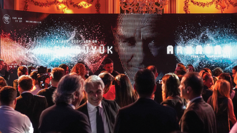 Bu ses Türkiye'nin sesi, bu ses Atatürk'ün sesi Atatürk'ün sesi