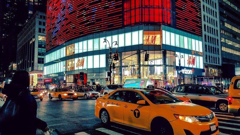 H&M’in okula dönüş reklamı kız çocuklarını tasvir etme şekliyle tepki topladı | Son 24 saatin gündemi H&M’in okula dönüş reklamı kız çocuklarını tasvir etme şekliyle tepki topladı | Son 24 saatin gündemi