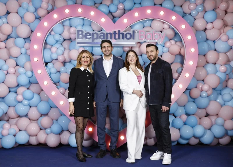 Hazal Kaya ve Ali Atay Bepanthol Baby Lansmanı’nda ebeveynlik deneyimlerini paylaştı Hazal Kaya ve Ali Atay Bepanthol Baby Lansmanı’nda ebeveynlik deneyimlerini paylaştı