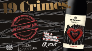 Kim demiş aşk iki kişiliktir diye?