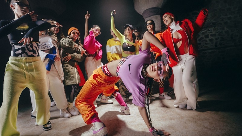 Sneaks Up dansa çağırıyor! Sneaks Up dansa çağırıyor!