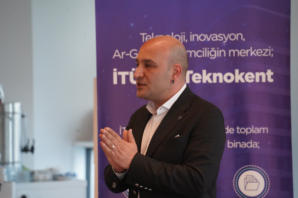Marketing Türkiye C-Suite AI Akademi ile pazarlama sektörüne özel tasarlanan ilk AI eğitimi başladı... Marketing Türkiye C-Suite AI Akademi ile pazarlama sektörüne özel tasarlanan ilk AI eğitimi başladı...