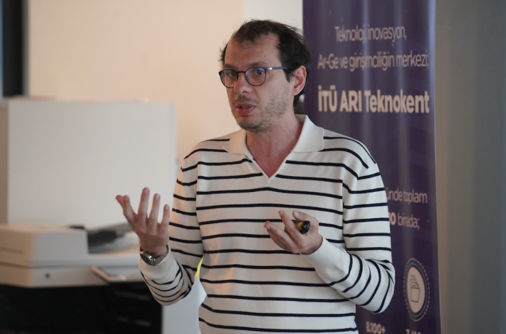 Pazarlama sektörünün ilk AI eğitimi “Marketing Türkiye C-Suite AI Akademi” yoğun bir katılımla gerçekleşti… Pazarlama sektörünün ilk AI eğitimi “Marketing Türkiye C-Suite AI Akademi” yoğun bir katılımla gerçekleşti…