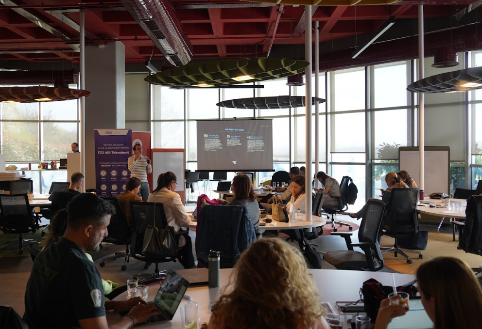 Pazarlama sektörünün ilk AI eğitimi “Marketing Türkiye C-Suite AI Akademi” yoğun bir katılımla gerçekleşti… Pazarlama sektörünün ilk AI eğitimi “Marketing Türkiye C-Suite AI Akademi” yoğun bir katılımla gerçekleşti…