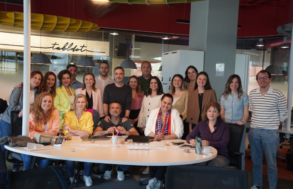 Pazarlama sektörünün ilk AI eğitimi “Marketing Türkiye C-Suite AI Akademi” yoğun bir katılımla gerçekleşti… Pazarlama sektörünün ilk AI eğitimi “Marketing Türkiye C-Suite AI Akademi” yoğun bir katılımla gerçekleşti…
