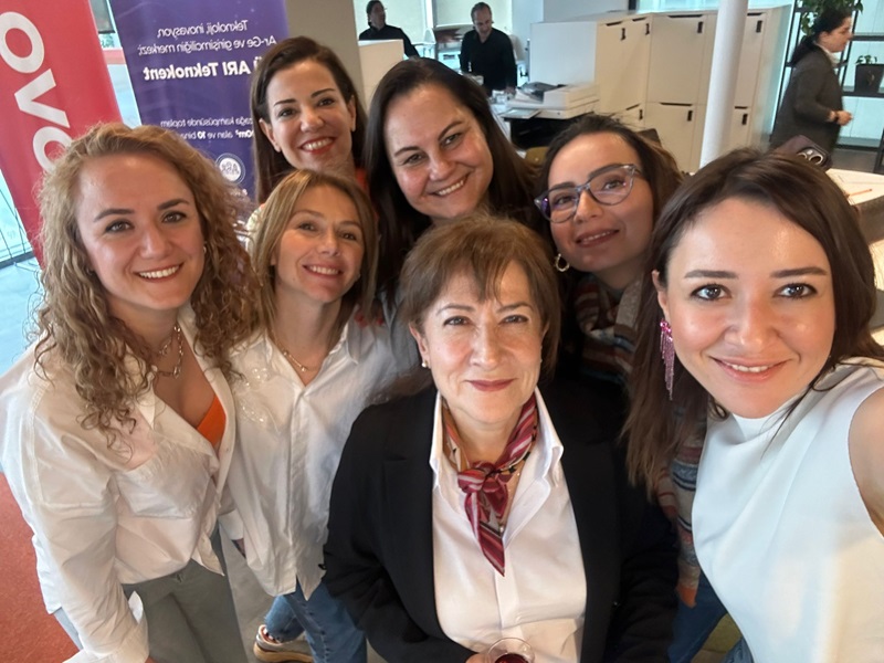 Marketing Türkiye C-Suite AI Akademi ile pazarlama sektörüne özel tasarlanan ilk AI eğitimi başladı... Marketing Türkiye C-Suite AI Akademi ile pazarlama sektörüne özel tasarlanan ilk AI eğitimi başladı...