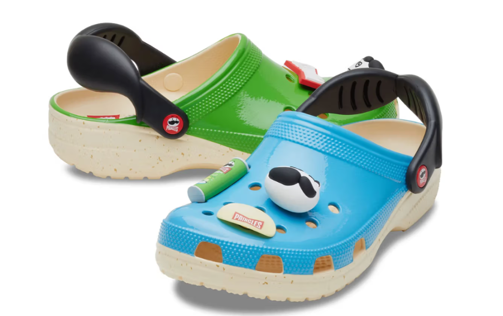 Crocs terliklerde Pringles bıyığı! Crocs terliklerde Pringles bıyığı!