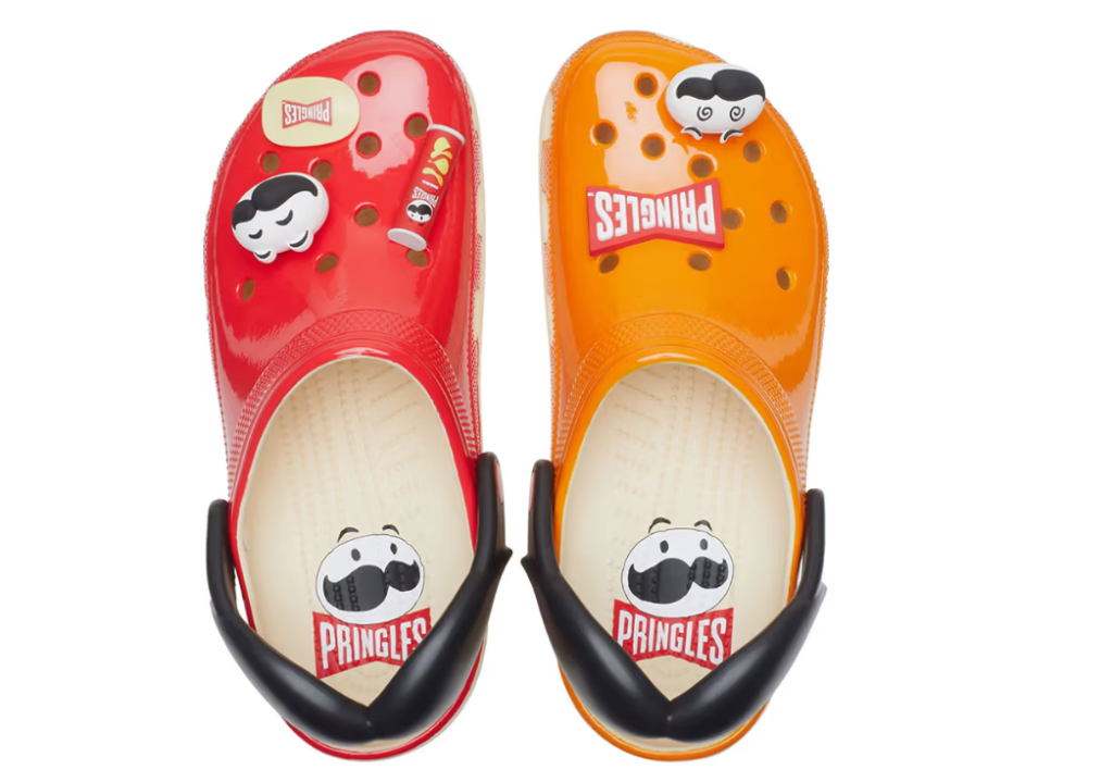 Crocs terliklerde Pringles bıyığı! Crocs terliklerde Pringles bıyığı!