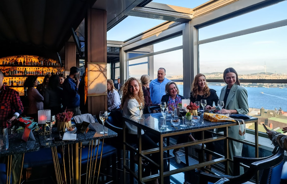 Izaka Terrace, Marketing Türkiye C Level Club üyelerini ağırladı Izaka Terrace, Marketing Türkiye C Level Club üyelerini ağırladı
