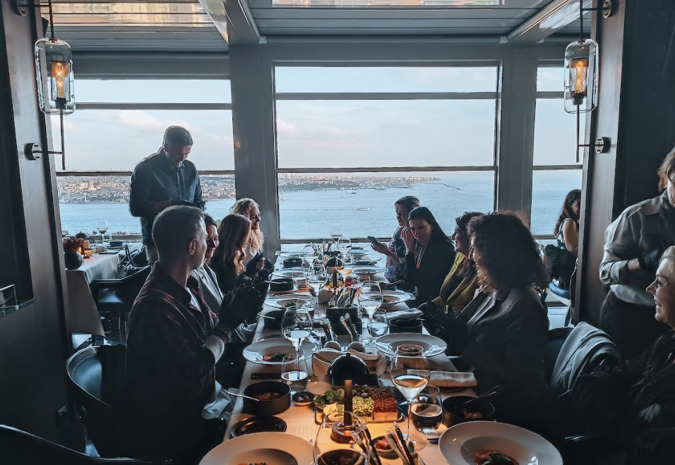 Izaka Terrace, Marketing Türkiye C Level Club üyelerini ağırladı Izaka Terrace, Marketing Türkiye C Level Club üyelerini ağırladı