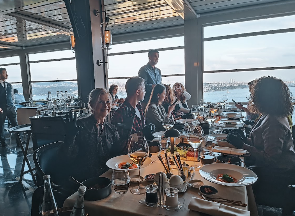 Izaka Terrace, Marketing Türkiye C Level Club üyelerini ağırladı Izaka Terrace, Marketing Türkiye C Level Club üyelerini ağırladı