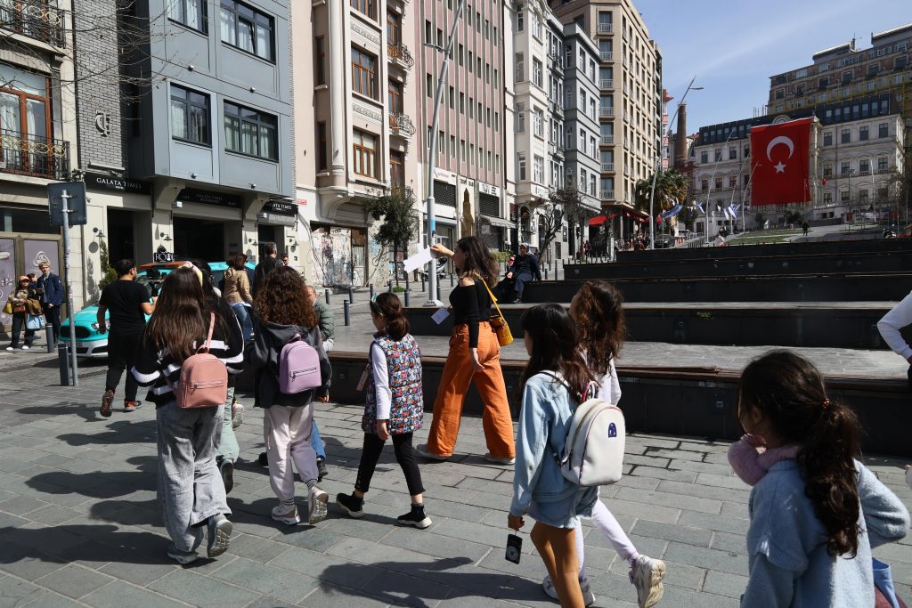 Skechers'tan kız çocukları için "Güvenli Adımlar" Skechers'tan kız çocukları için "Güvenli Adımlar"