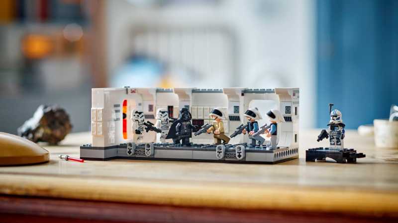 LEGO Star Wars ile iş birliğinin 25. yılını kutluyor! LEGO Star Wars ile iş birliğinin 25. yılını kutluyor!