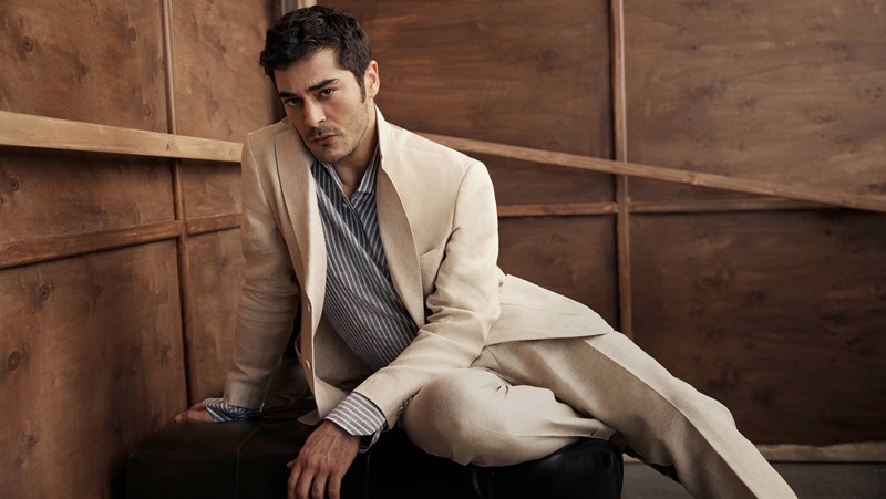 "Kendin olduğun her an..." "Kendin olduğun her an..."