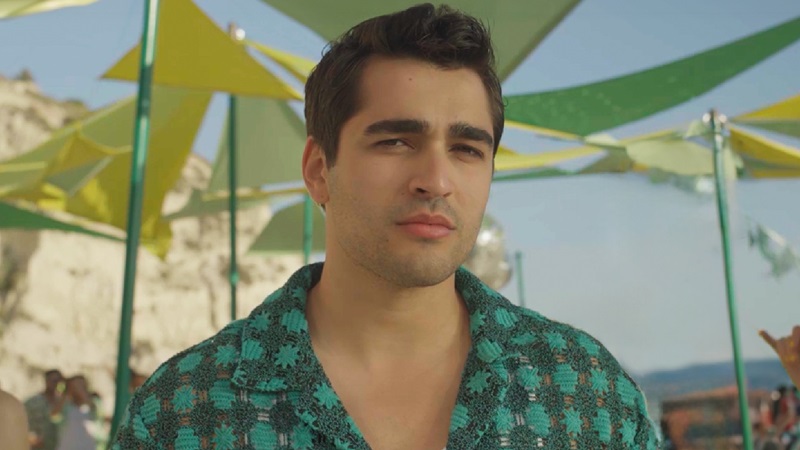 "Göründüğünden daha fazlası" "Göründüğünden daha fazlası"