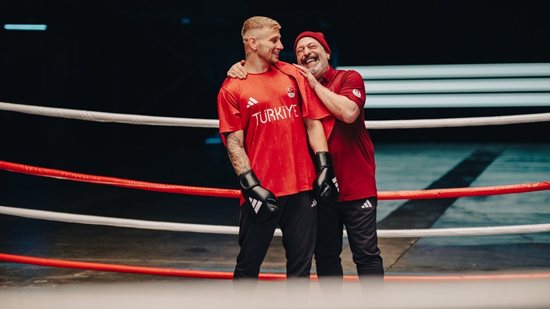 Cem Yılmaz'dan Team Türkiye'ye mesaj: "Sizin gitmeniz daha şık olur" Cem Yılmaz'dan Team Türkiye'ye mesaj: "Sizin gitmeniz daha şık olur"