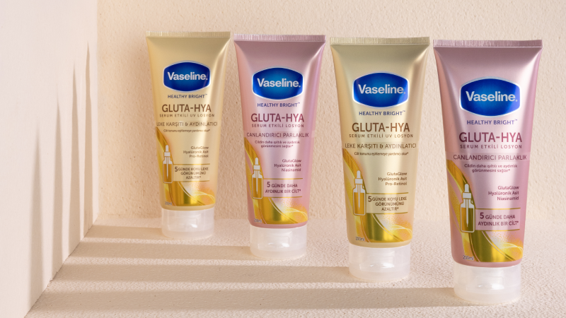 Yeni Vaseline Gluta-Hya ile Aydınlanma Zamanı Yeni Vaseline Gluta-Hya ile Aydınlanma Zamanı
