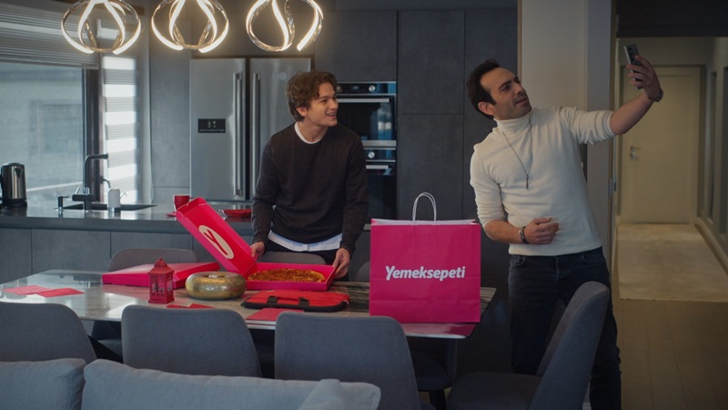 Yemeksepeti, Bahar dizisinde Dr. Evren’in keyfini pizza ile yerine getirdi!