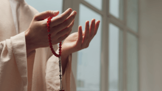 Gençlerin yüzde 43'ü kendisini "çok dindar" olarak tanımlıyor