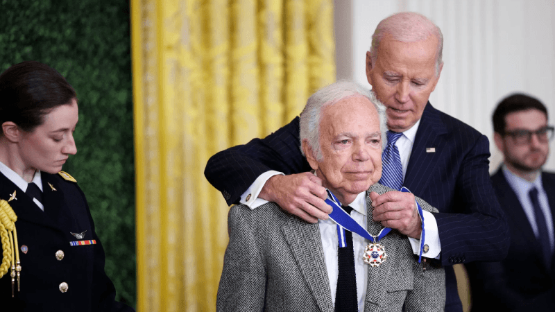 Ralph Lauren, Başkanlık Özgürlük Madalyası'nı alan ilk moda tasarımcısı oldu Ralph Lauren, Başkanlık Özgürlük Madalyası'nı alan ilk moda tasarımcısı oldu