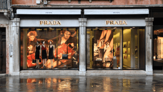 Prada, Versace’yi satın almaya hazırlanıyor