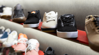 Reklam Kurulu'ndan New Balance, Camper ve Vans'a "domuz derisi" cezası