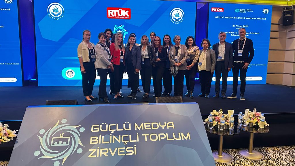 RTÜK "Güçlü Medya, Bilinçli Toplum Zirvesi"ni tamamladı: İşte zirvede öne çıkan başlıklar RTÜK "Güçlü Medya, Bilinçli Toplum Zirvesi"ni tamamladı: İşte zirvede öne çıkan başlıklar