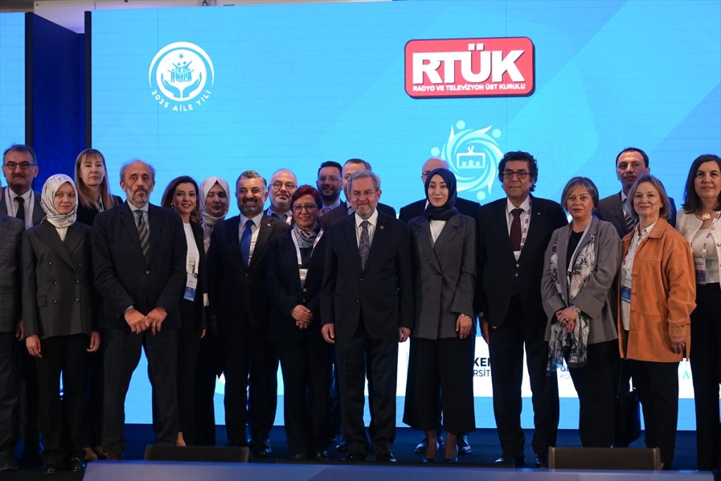 RTÜK "Güçlü Medya, Bilinçli Toplum Zirvesi"ni tamamladı: İşte zirvede öne çıkan başlıklar RTÜK "Güçlü Medya, Bilinçli Toplum Zirvesi"ni tamamladı: İşte zirvede öne çıkan başlıklar