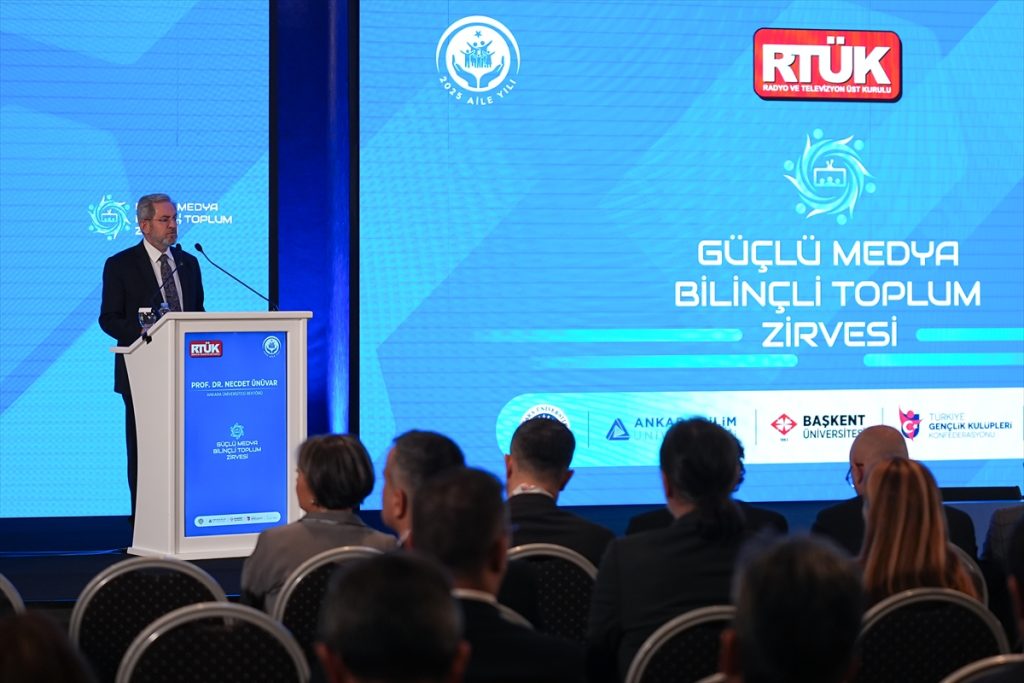 RTÜK "Güçlü Medya, Bilinçli Toplum Zirvesi"ni tamamladı: İşte zirvede öne çıkan başlıklar RTÜK "Güçlü Medya, Bilinçli Toplum Zirvesi"ni tamamladı: İşte zirvede öne çıkan başlıklar