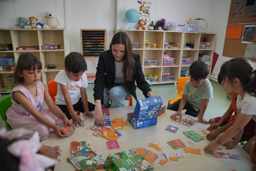 Duru ve AÇEV’le çocuklar "Oynaya Oynaya" iyileşiyor Duru ve AÇEV’le çocuklar "Oynaya Oynaya" iyileşiyor