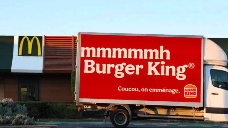 Burger King, McDonalds açılışına gölge düşürdü! Burger King, McDonalds açılışına gölge düşürdü!