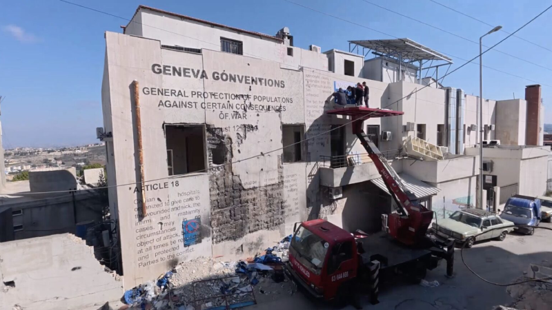Kızılhaç, bombalanan hastaneyi açıkhava mecrasına dönüştürdü Kızılhaç, bombalanan hastaneyi açıkhava mecrasına dönüştürdü