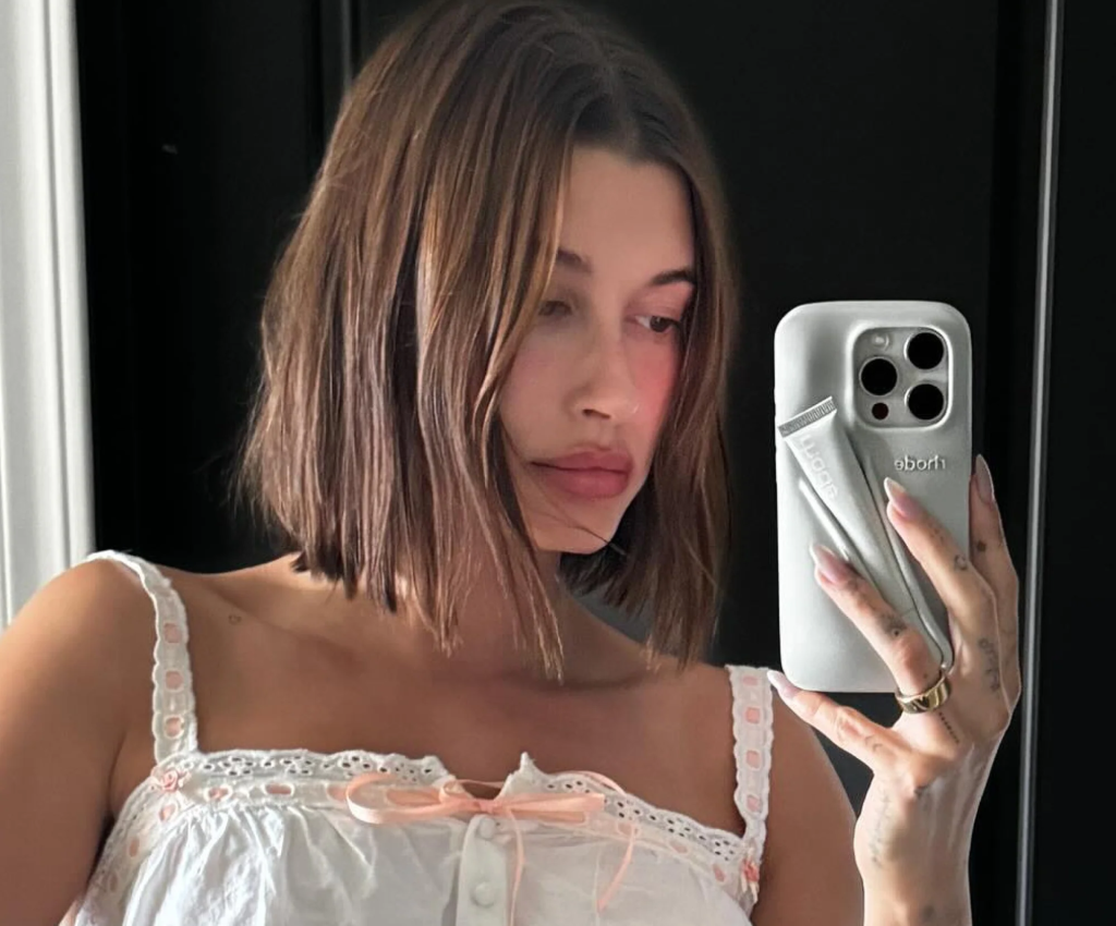 Hailey Bieber markası Rhode'u, kozmetik devi e.l.f.'e rekor fiyata sattı! Hailey Bieber markası Rhode'u, kozmetik devi e.l.f.'e rekor fiyata sattı!