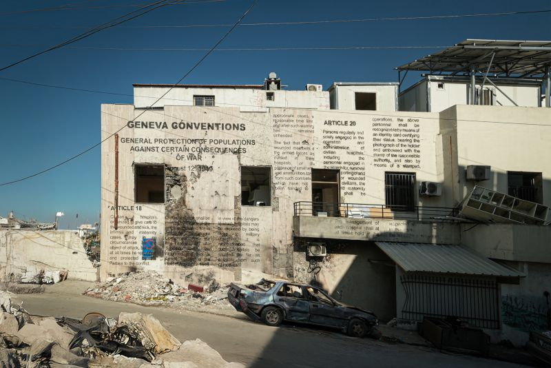 Kızılhaç, bombalanan hastaneyi açıkhava mecrasına dönüştürdü Kızılhaç, bombalanan hastaneyi açıkhava mecrasına dönüştürdü
