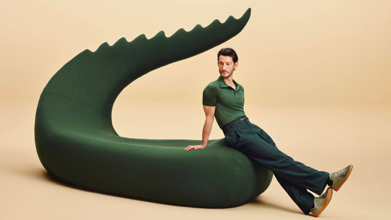 Lacoste, ikonlarıyla "oynuyor" Lacoste, ikonlarıyla "oynuyor"