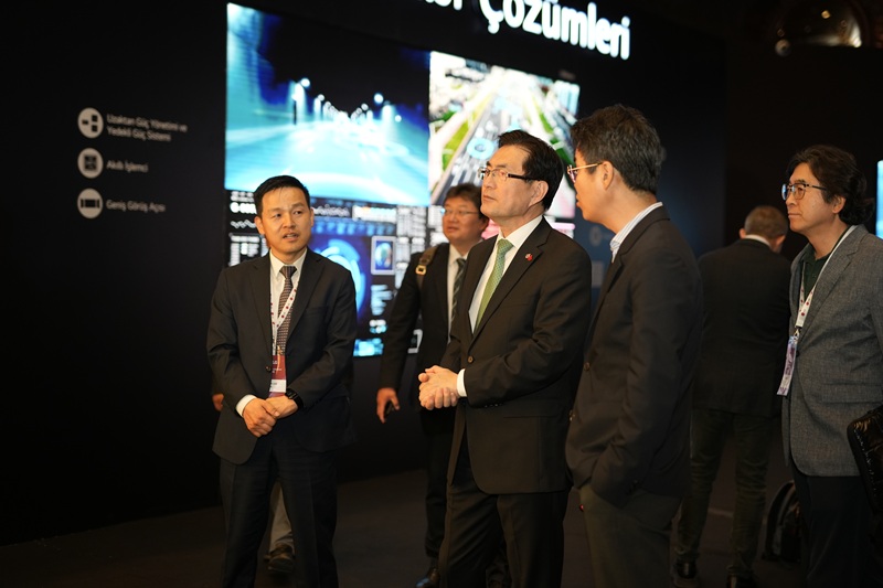 LG, B2B sektörlerine özel ekran çözümlerini Ankara’da tanıttı LG, B2B sektörlerine özel ekran çözümlerini Ankara’da tanıttı